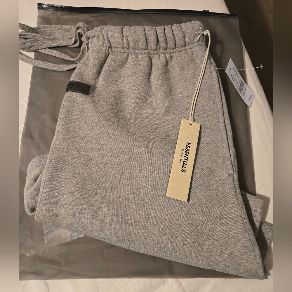 Fear of God Essentials Classic Sweatshort in Dark Oatmeal